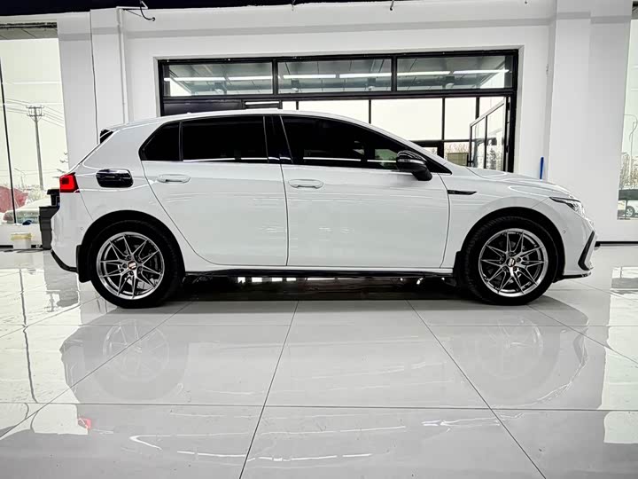 Фото 7 - Volkswagen Golf