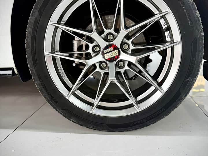 Фото 9 - Volkswagen Golf