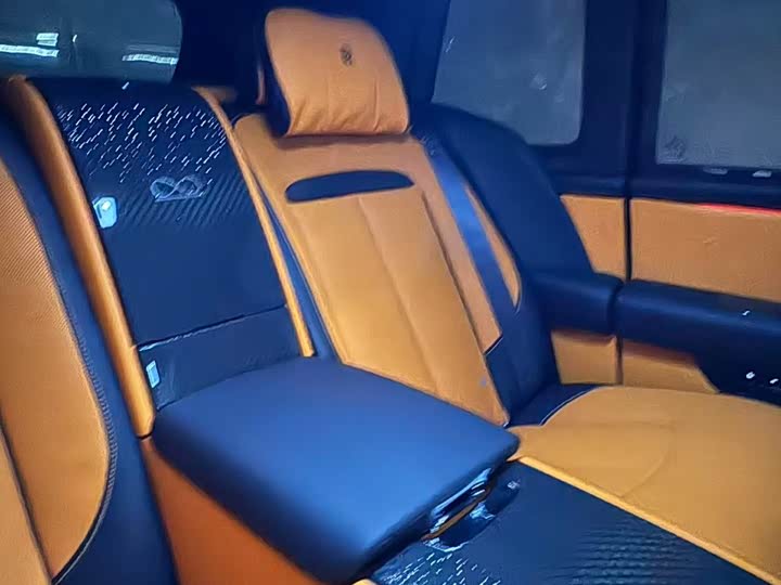 Фото 7 - Rolls-Royce Cullinan