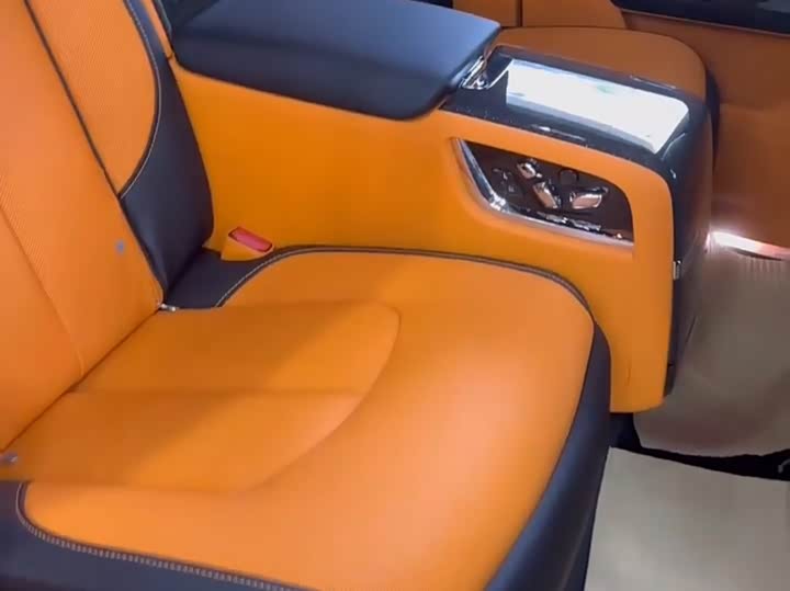 Фото 9 - Rolls-Royce Cullinan