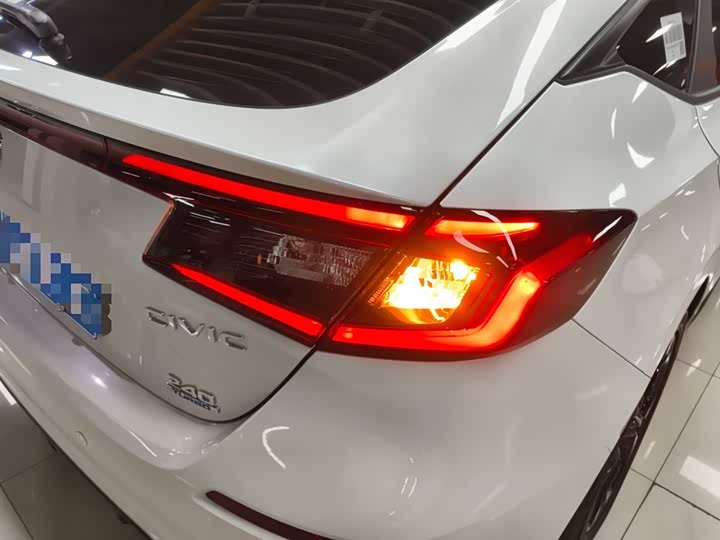 Фото 8 - Honda Civic