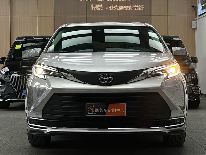 Фото 2 - Toyota Sienna