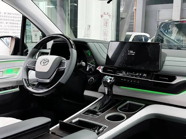 Фото 4 - Toyota Sienna