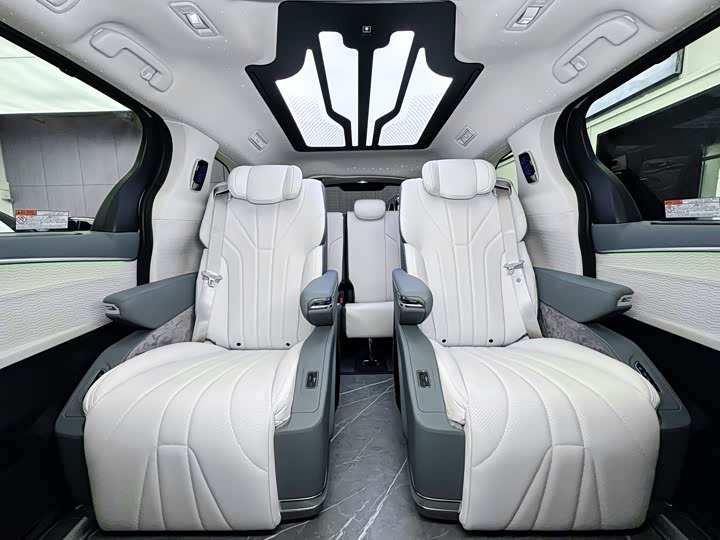 Фото 6 - Toyota Sienna