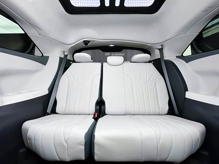 Фото 9 - Toyota Sienna