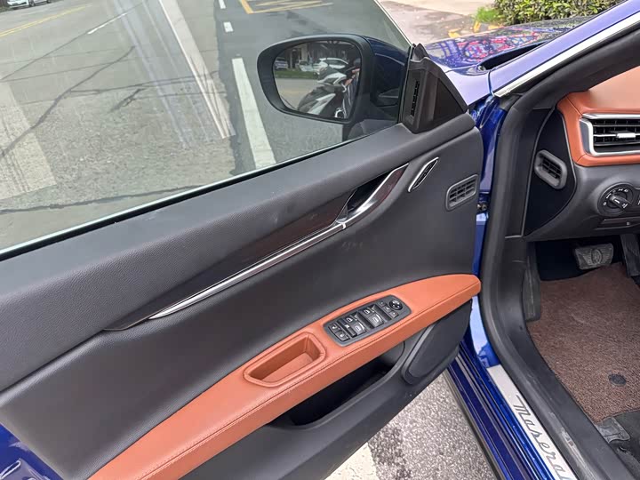 Фото 9 - Maserati Ghibli