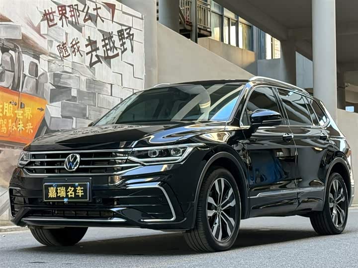 Фото 1 - Volkswagen Tiguan L Pro