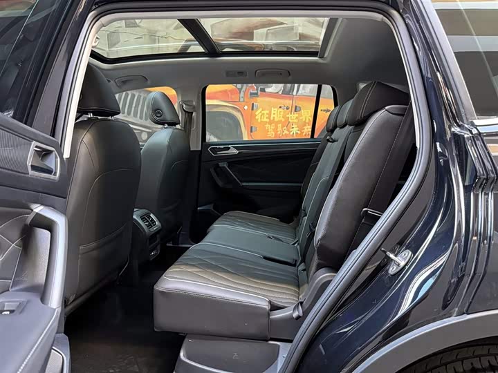 Фото 10 - Volkswagen Tiguan L Pro