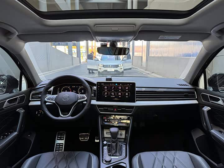 Фото 11 - Volkswagen Tiguan L Pro