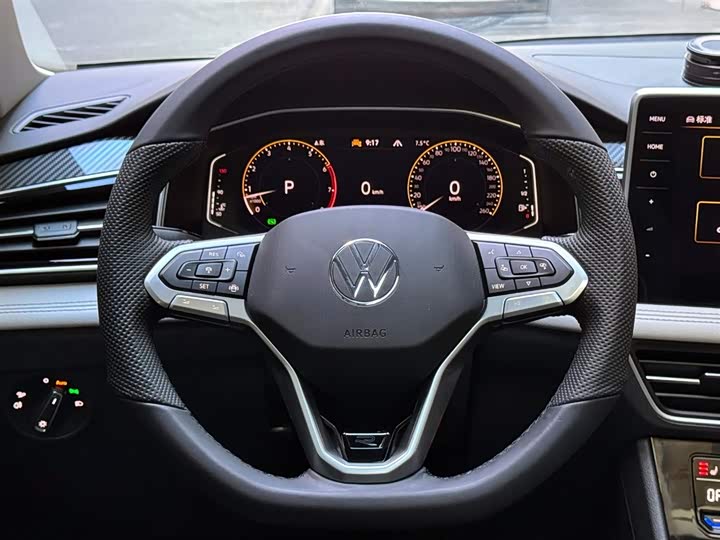 Фото 12 - Volkswagen Tiguan L Pro