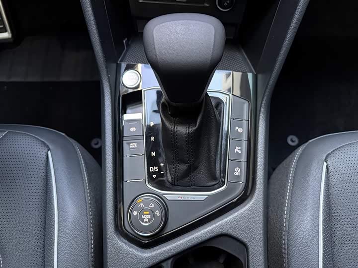 Фото 15 - Volkswagen Tiguan L Pro