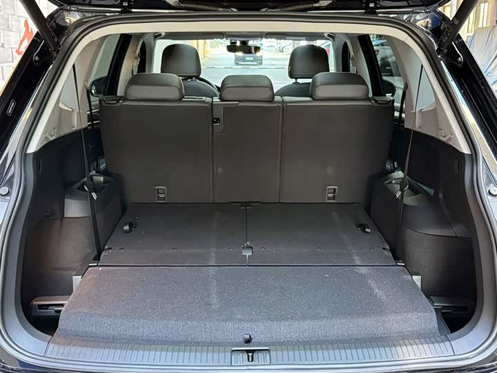 Фото 8 - Volkswagen Tiguan L Pro