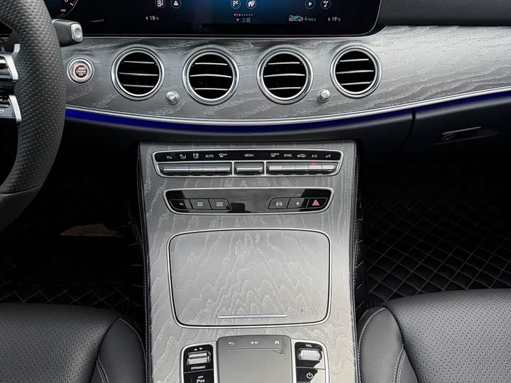 Фото 11 - Mercedes-Benz E-Class