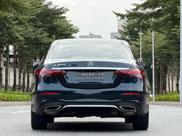 Фото 13 - Mercedes-Benz E-Class