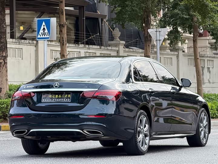 Фото 14 - Mercedes-Benz E-Class