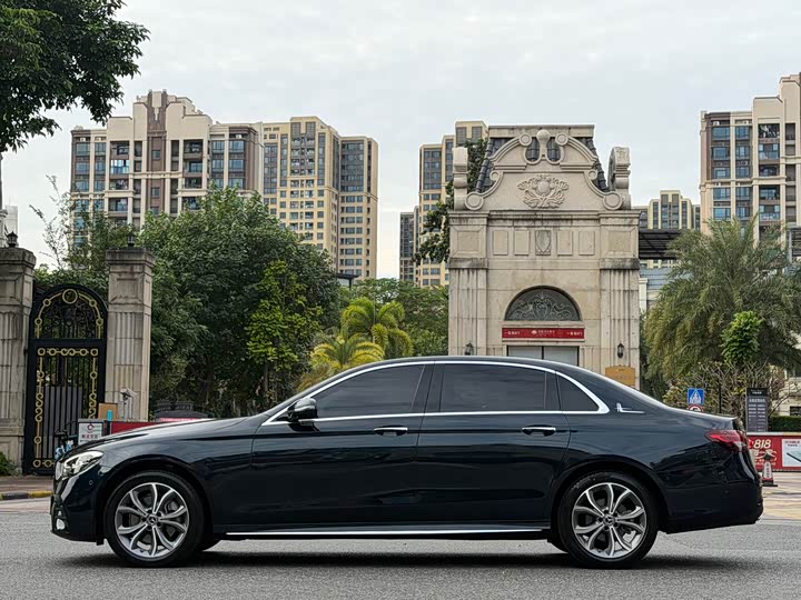 Фото 4 - Mercedes-Benz E-Class