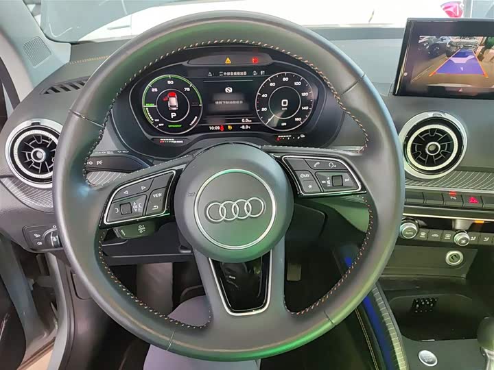 Фото 10 - Audi Q2L e-tron