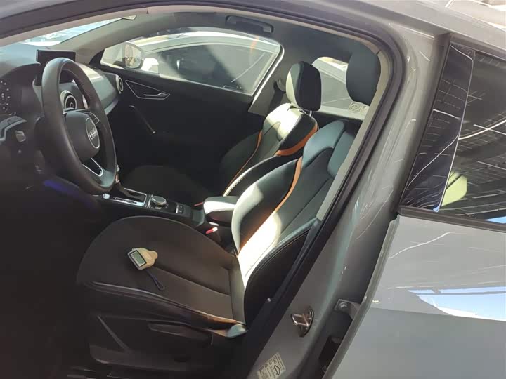 Фото 14 - Audi Q2L e-tron