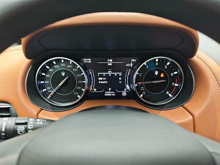 Фото 10 - Maserati Levante