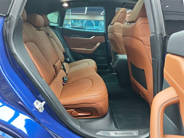 Фото 12 - Maserati Levante