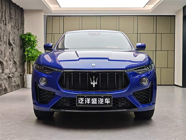 Фото 2 - Maserati Levante