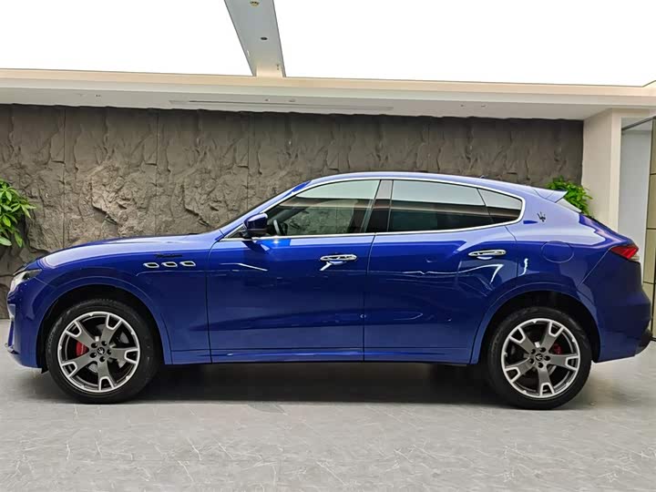 Фото 3 - Maserati Levante