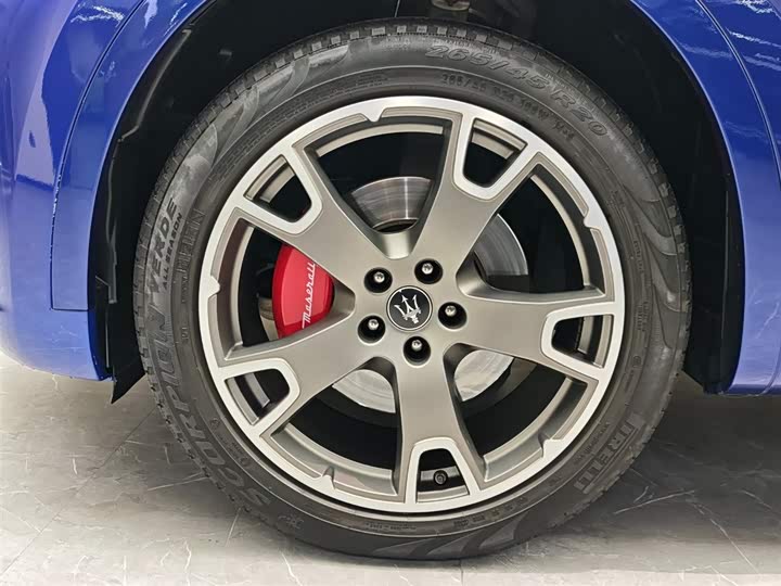 Фото 4 - Maserati Levante