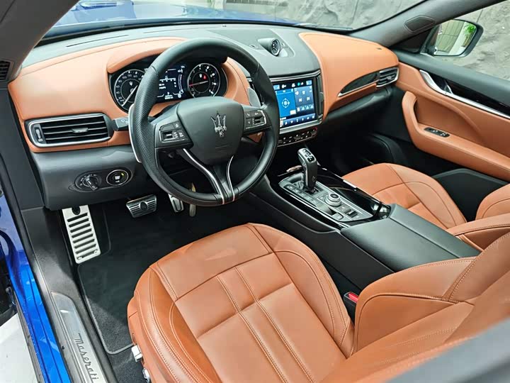 Фото 6 - Maserati Levante
