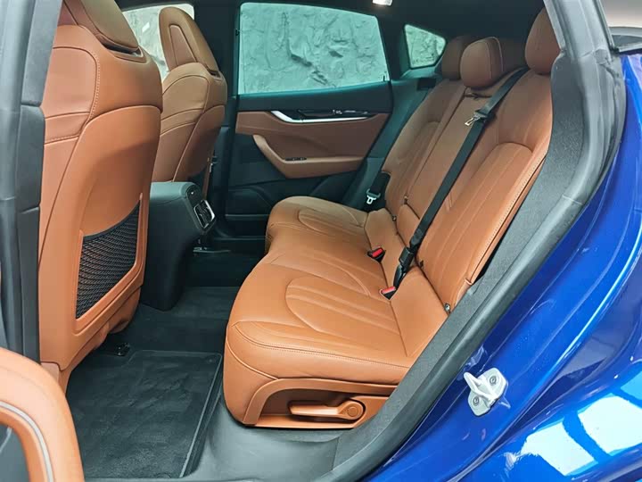 Фото 9 - Maserati Levante