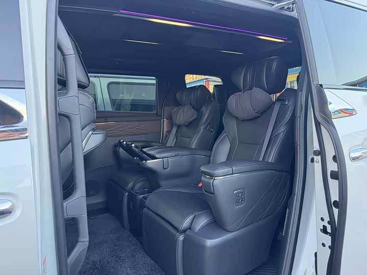 Фото 4 - Toyota Vellfire