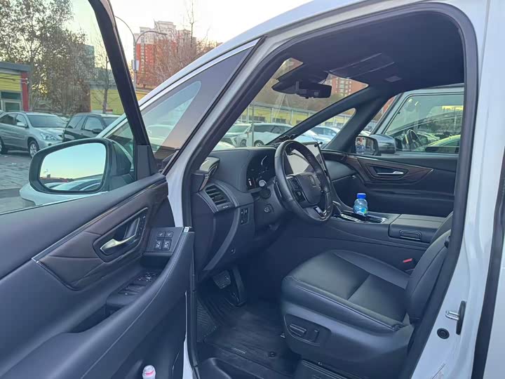 Фото 5 - Toyota Vellfire