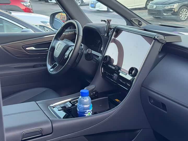 Фото 6 - Toyota Vellfire