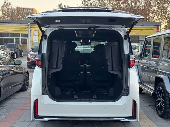 Фото 8 - Toyota Vellfire