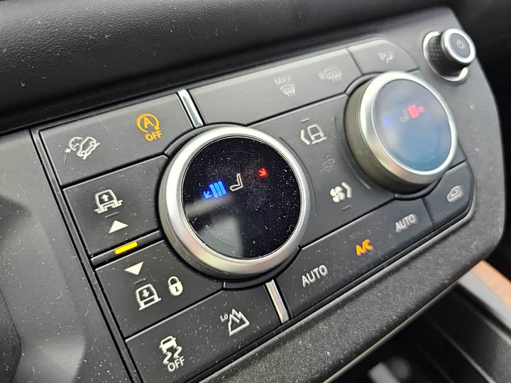 Фото 12 - Land Rover Defender