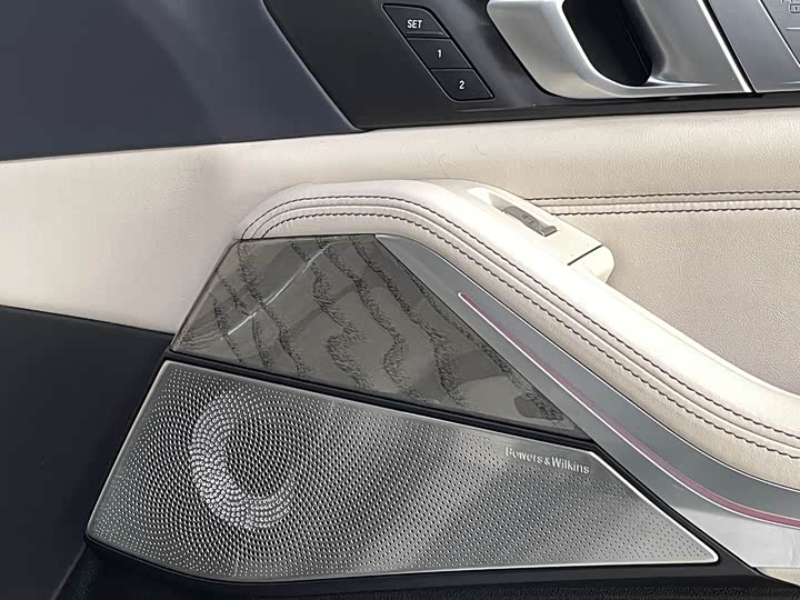 Фото 15 - BMW X7