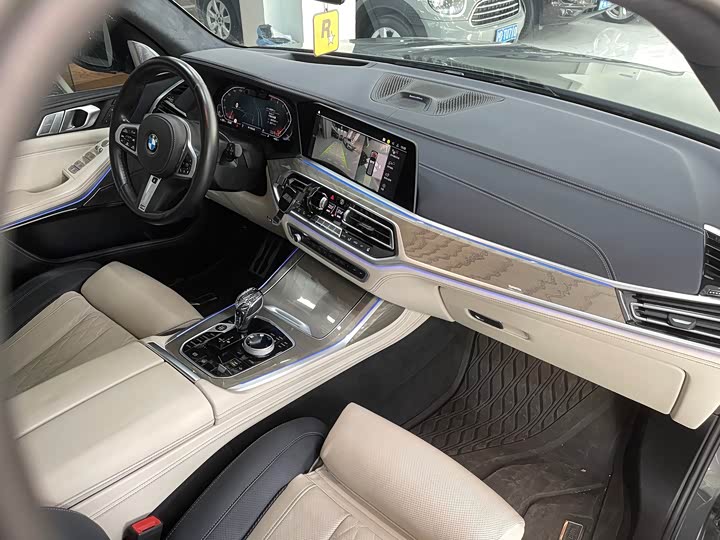 Фото 16 - BMW X7