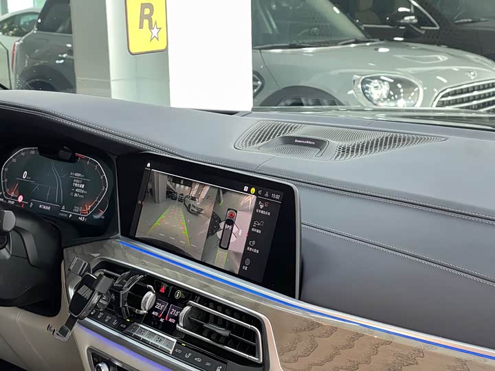 Фото 17 - BMW X7