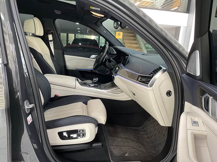 Фото 19 - BMW X7