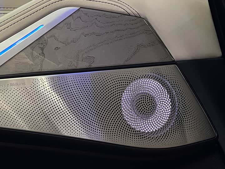 Фото 23 - BMW X7