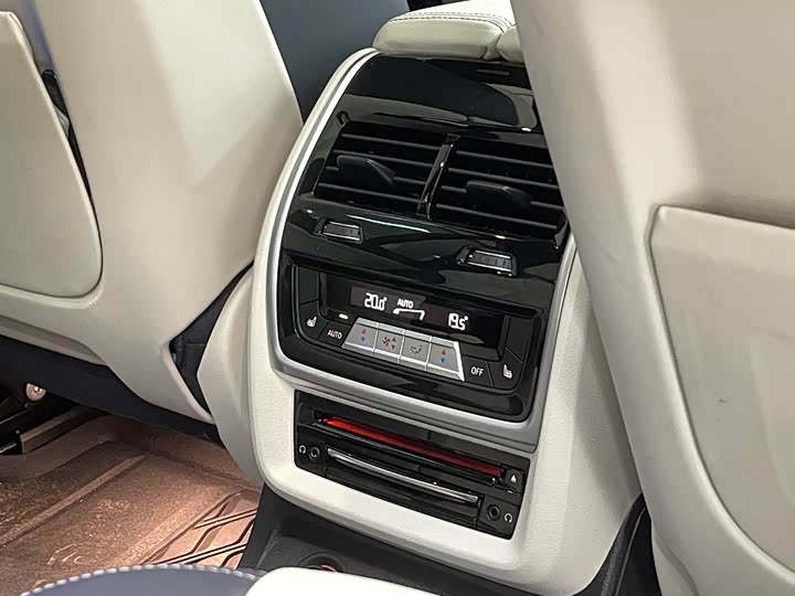 Фото 24 - BMW X7