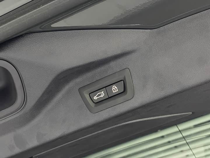 Фото 25 - BMW X7