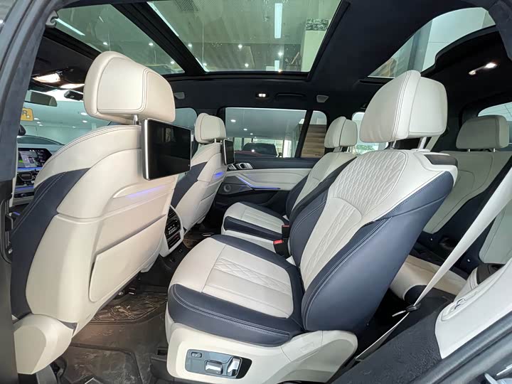 Фото 29 - BMW X7