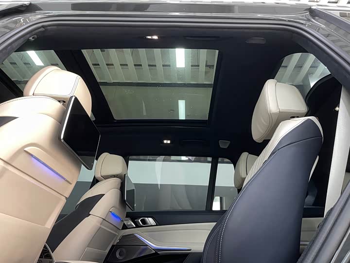 Фото 30 - BMW X7