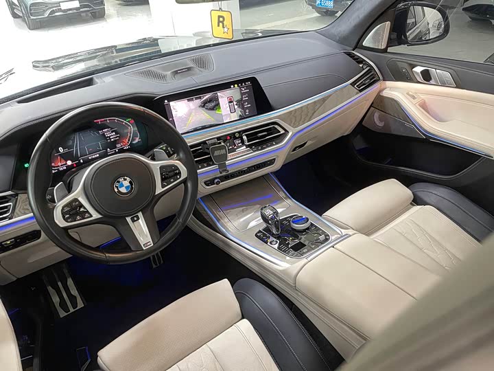 Фото 32 - BMW X7