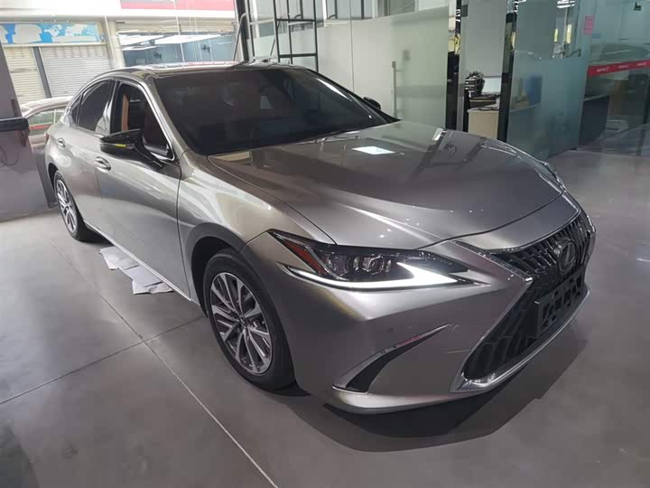 Фото 4 - Lexus ES