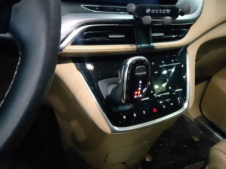 Фото 14 - Buick GL8 ES