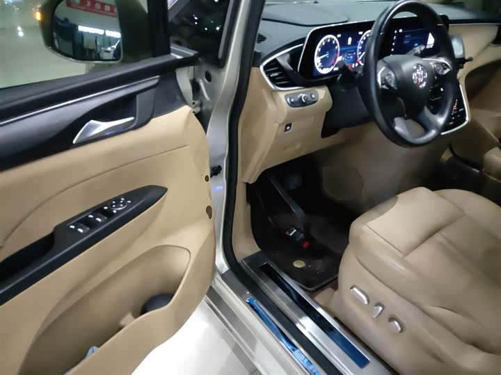 Фото 16 - Buick GL8 ES