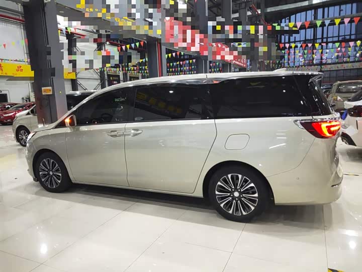 Фото 5 - Buick GL8 ES