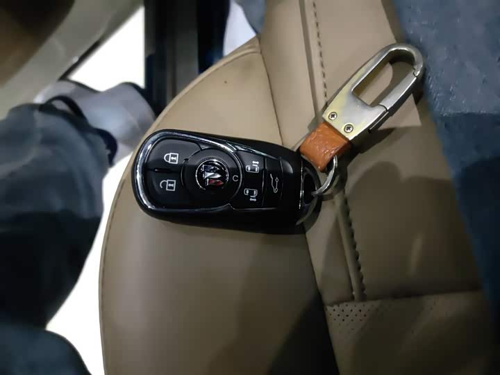 Фото 9 - Buick GL8 ES