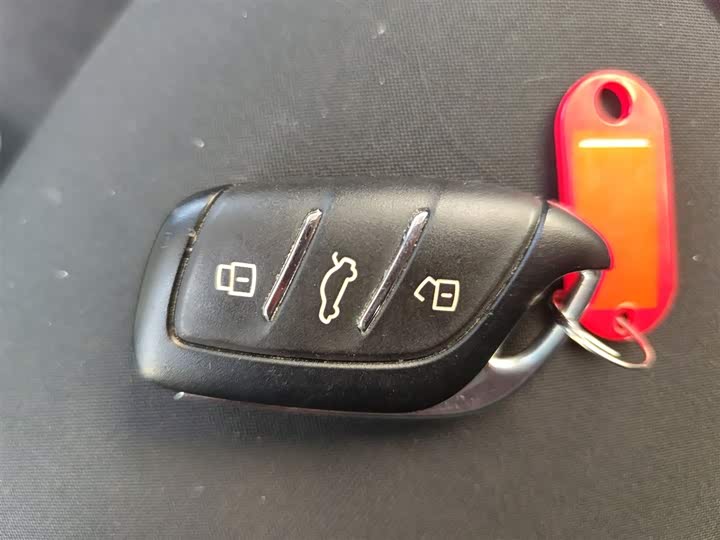 Фото 11 - Roewe i5